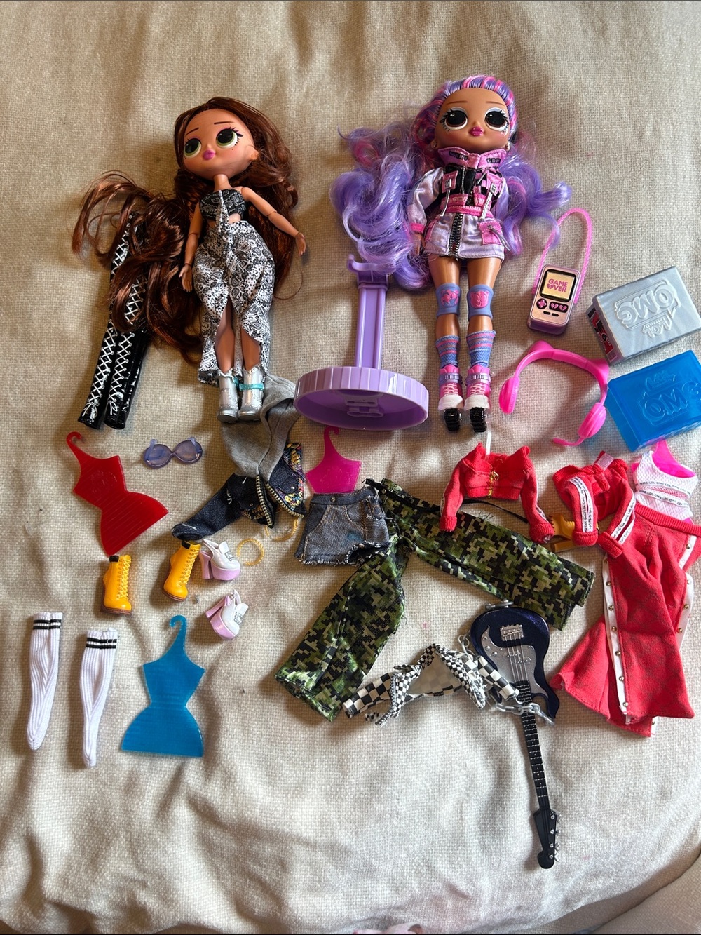 Lot of 2 LOL dolls with accessories